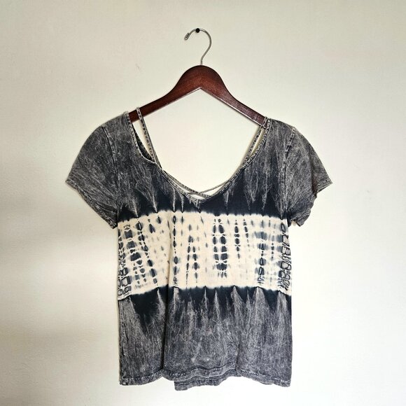 Emelia Grey Tie Dye Low Cut V Neck T-Shirt Size Small - Picture 1 of 6